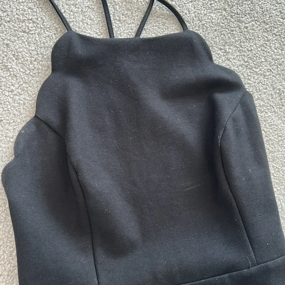 Elegant Black Sleeveless Dress - Picture 4 of 6